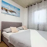 Mikas *
