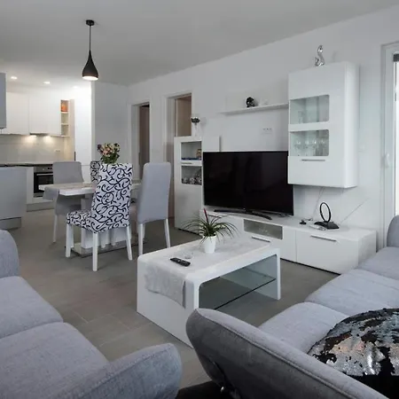 Mikas Apartment *